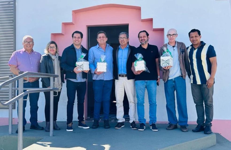 Anhanguera participa de articulação regional para implantação de usina de energia solar