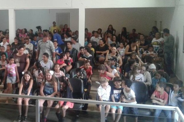 Entrega de prêmios aos alunos da rede municipal e estadual.